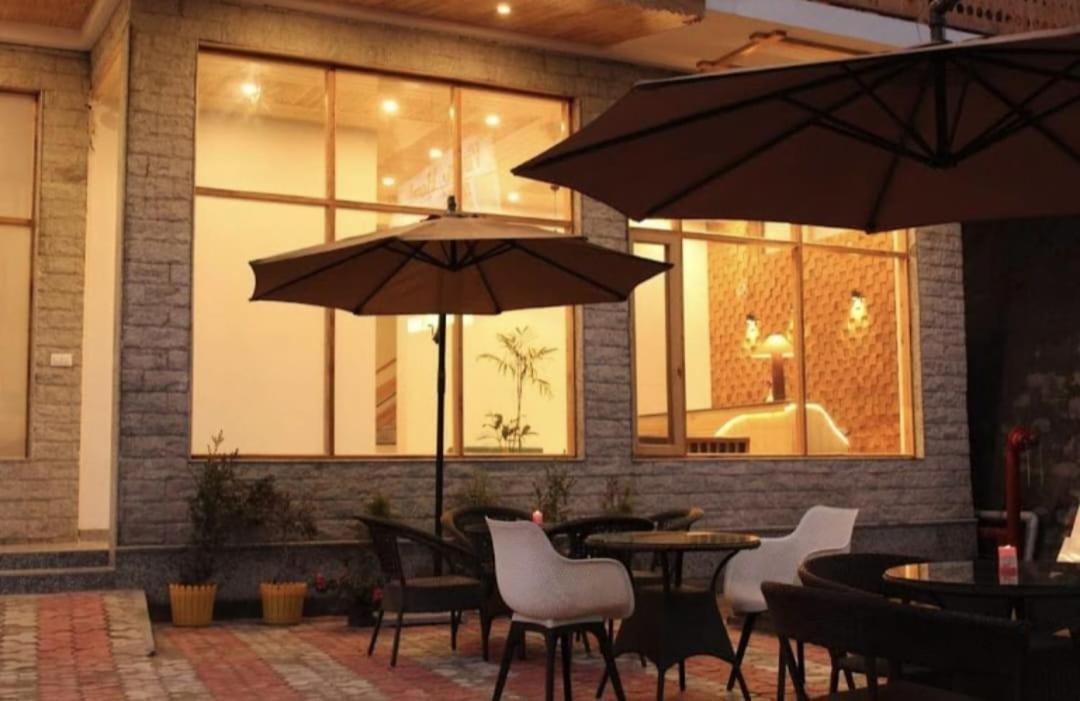 Royal Rajasthan Regency - Hotel & Restaurant Manāli Extérieur photo